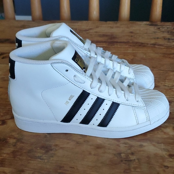 Adidas Pro Model GS 4.5Y - Picture 3 of 3